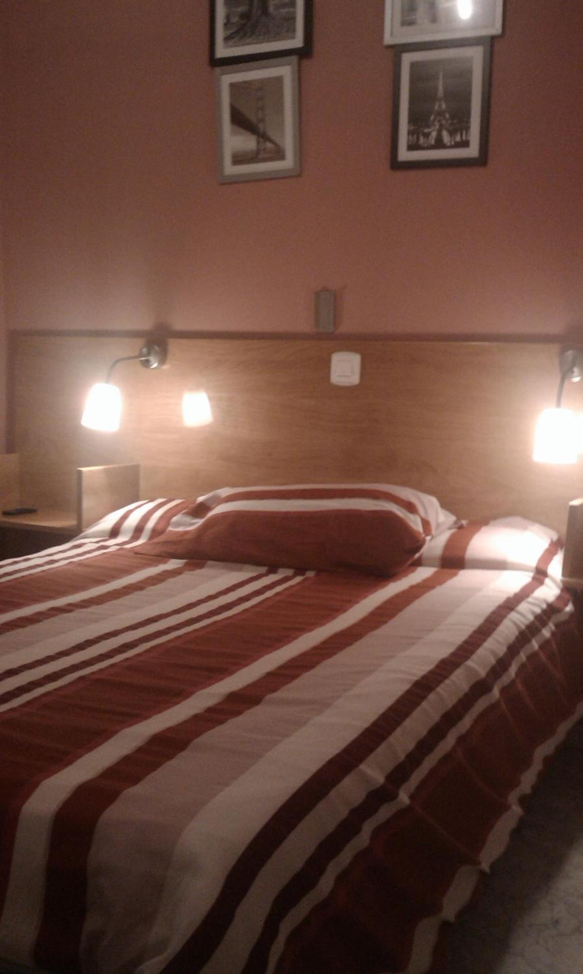 Hostal Neptuno Caces Esterno foto